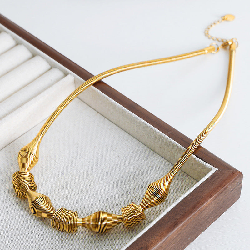 Vintage Elegance Pendant Necklace - Timeless Gold Plated Chain